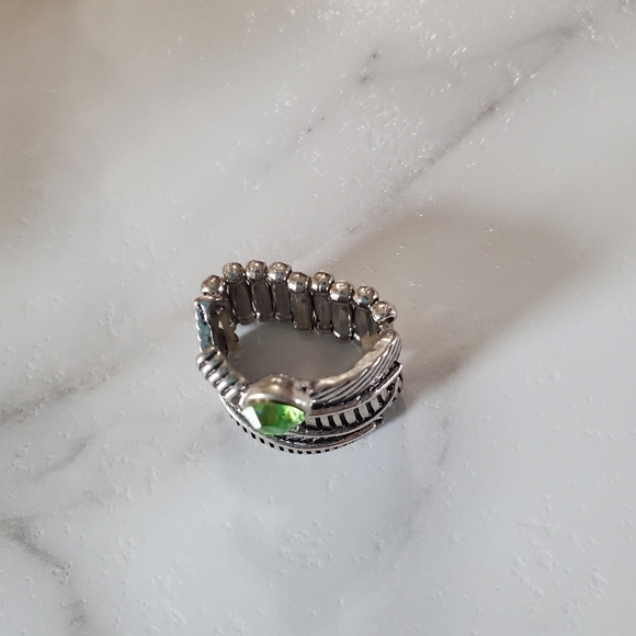 Silver Tone Stretch Ring with Green Stone 💥3 for $24💥 - Picture 4 of 15